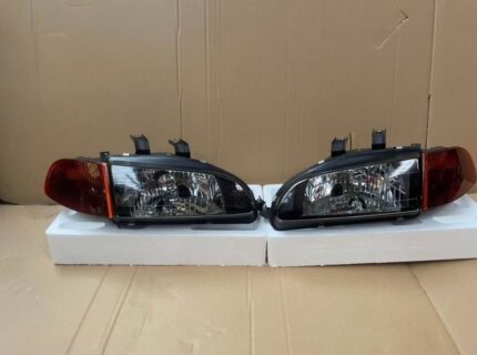 Set of Honda civic eg hatchback 1992-1995 front headlights with amber corners brand new