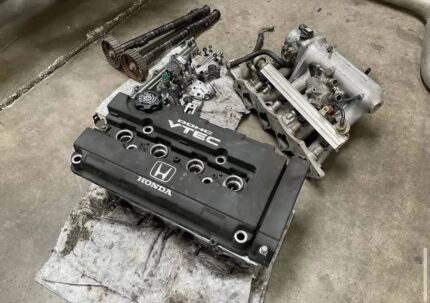 Usdm 2000 civic si Em1 b16a2 head. Good condition and complete.